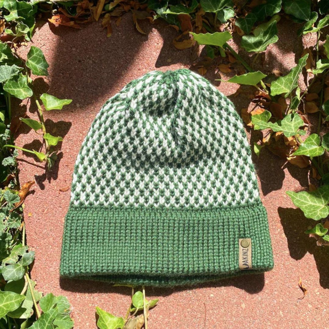 handcrafted_beanies_machine_knitting