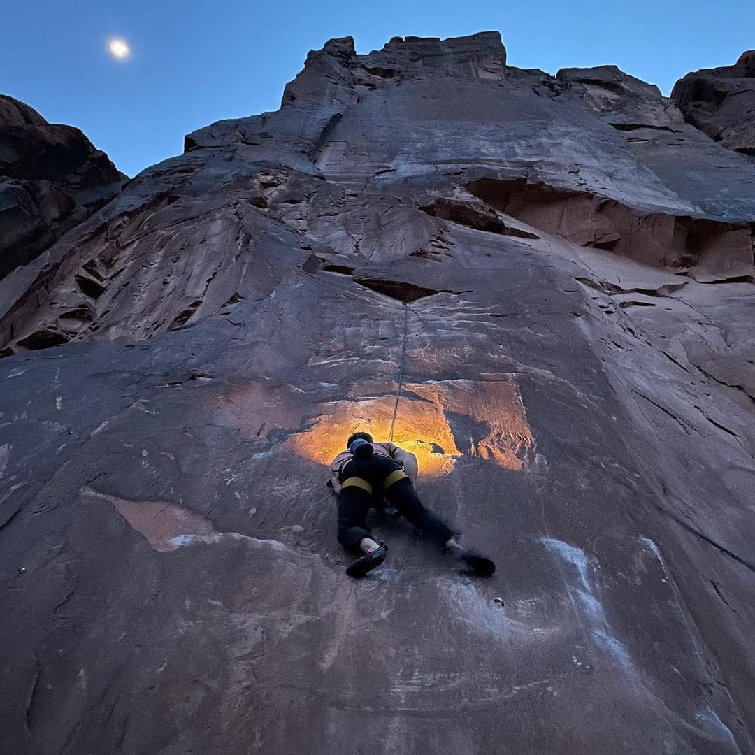 Lander_rockface